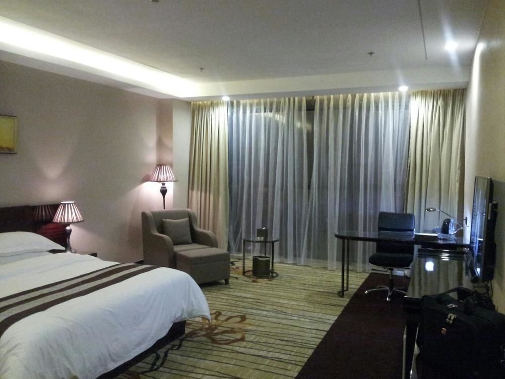 Liang Fan Holiday Inn Kanton Exterior foto